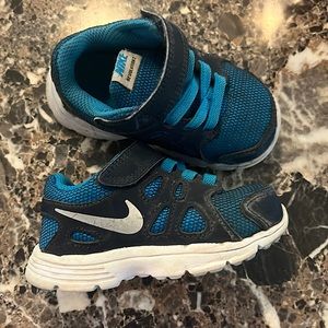 Nike Revolution 2 🌟